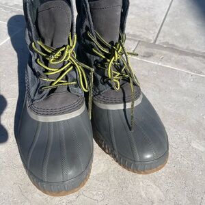 SOREL Gray Blue Camo Boots with Neon Accents lace
